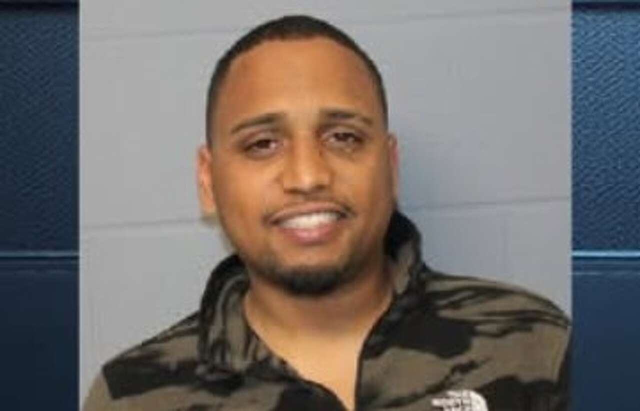 North Haven man in stolen car fled traffic stop, hit police cruiser ...