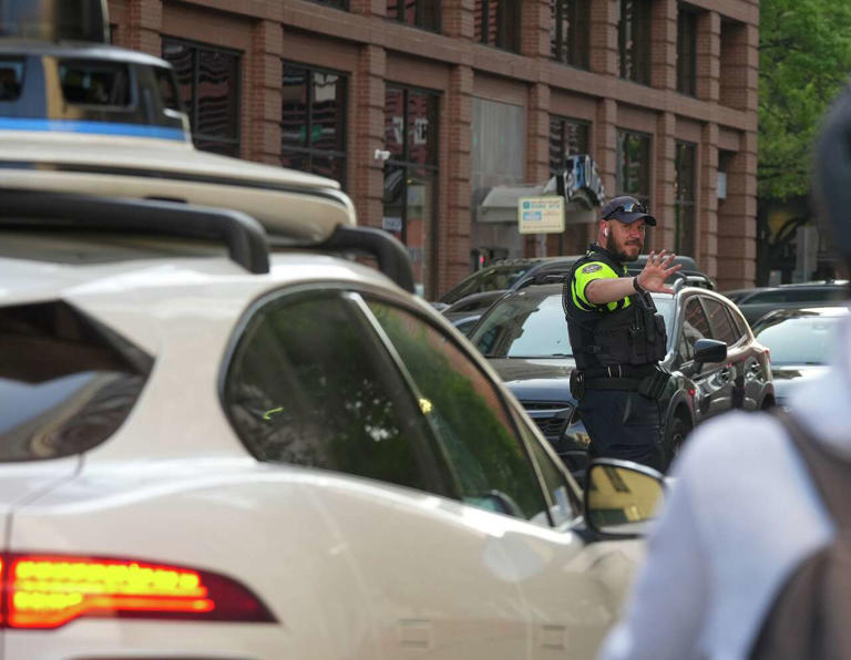 Up to 5 Waymo robotaxis blocked ambulances during Austin shooting ...