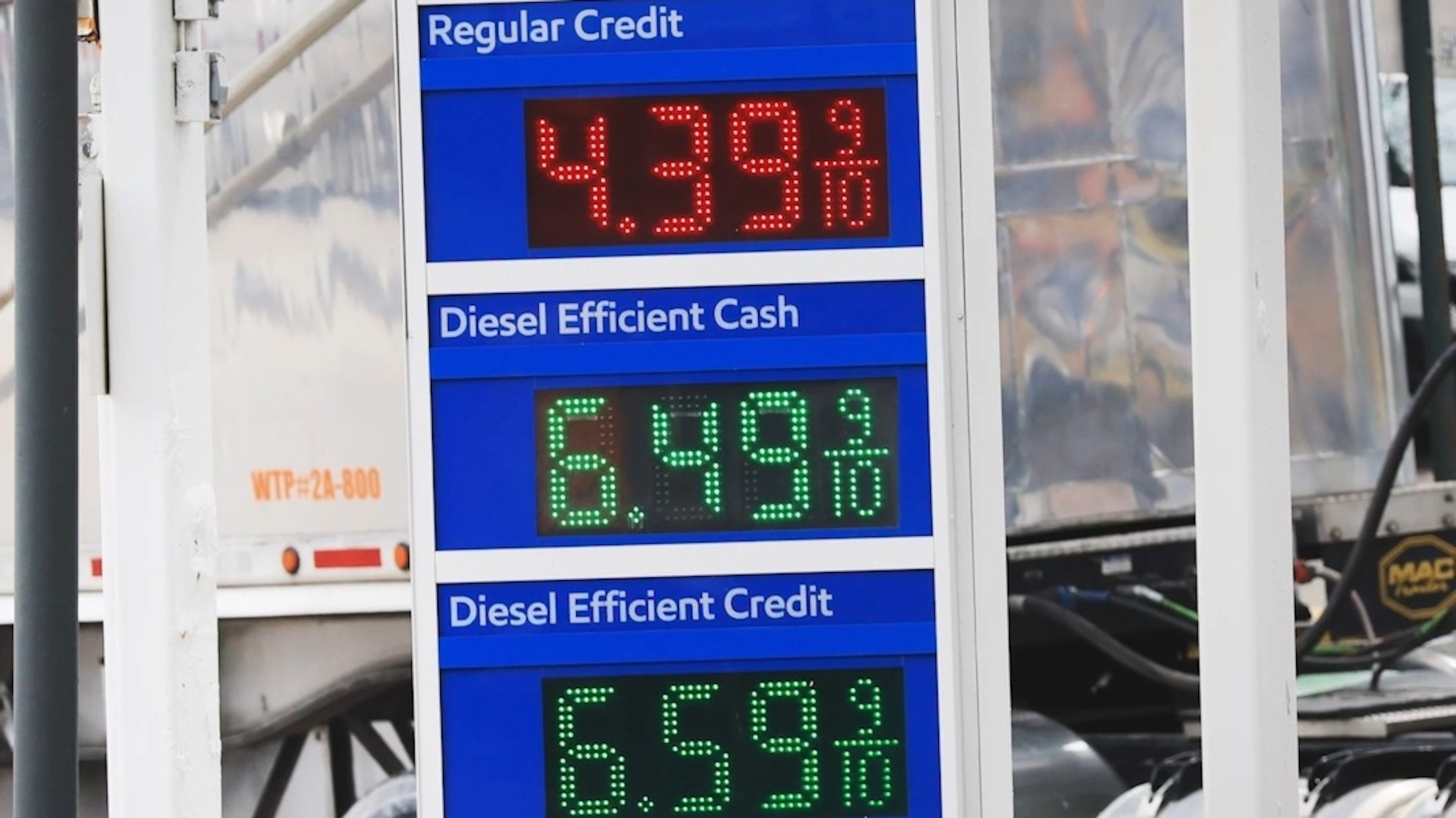 US gasoline prices hit highest level in four years