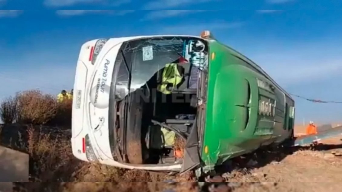 Volcamiento de bus chileno en Bolivia dejó al menos nueve muertos y 22 ...