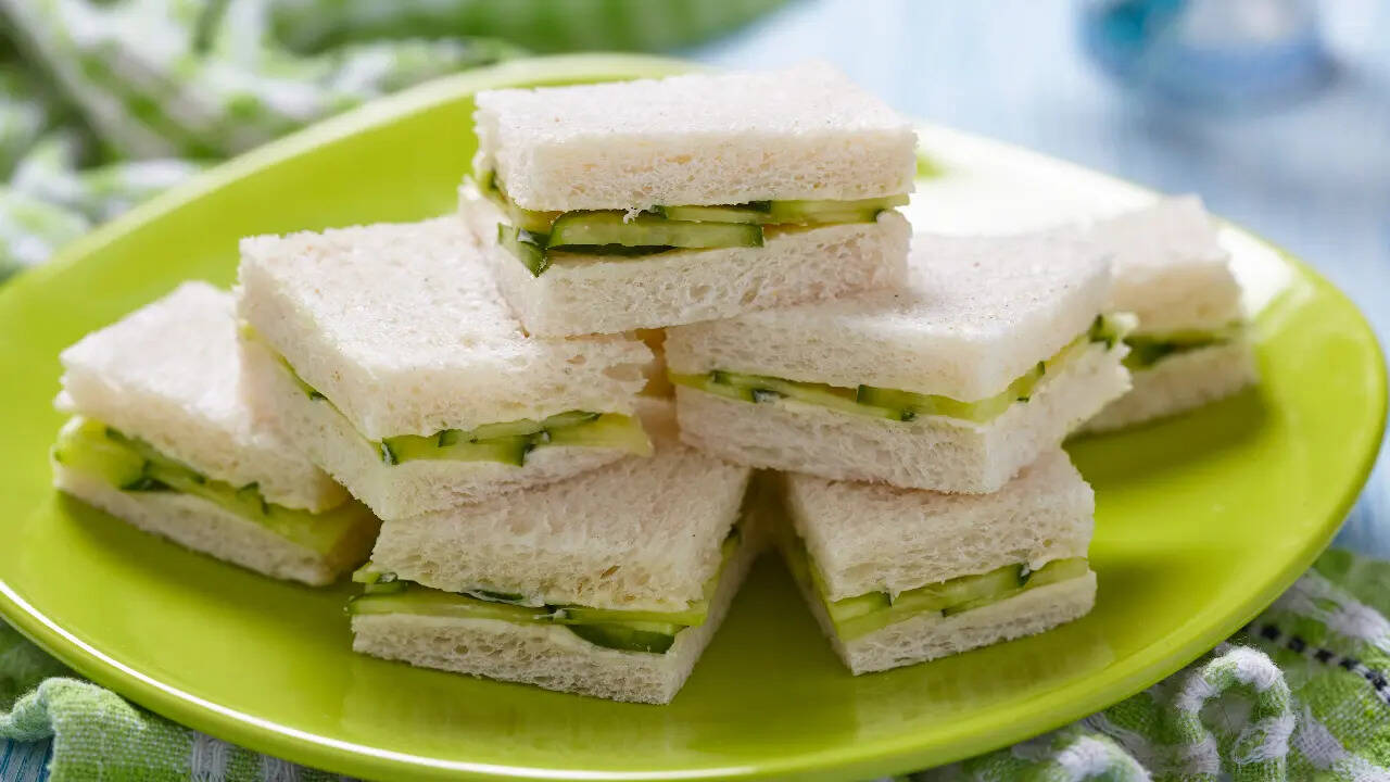 How to make cucumber sandwich for a light summer breakfast