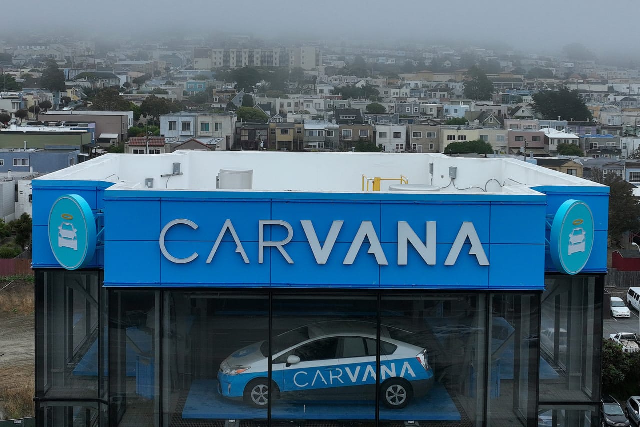 Carvana earnings boosted by 40% jump in vehicle sales. The stock falls