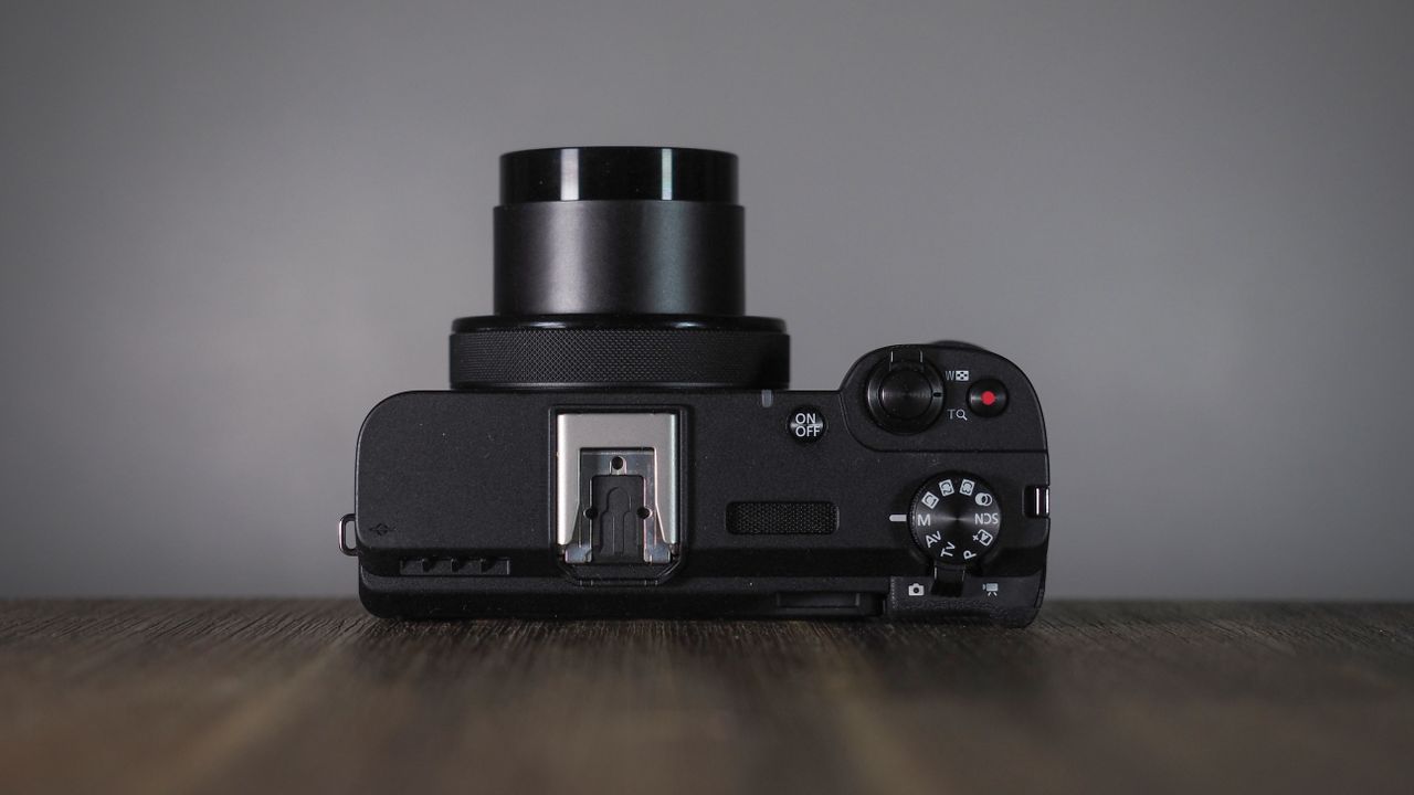 Major award for premium compact camera that is a 