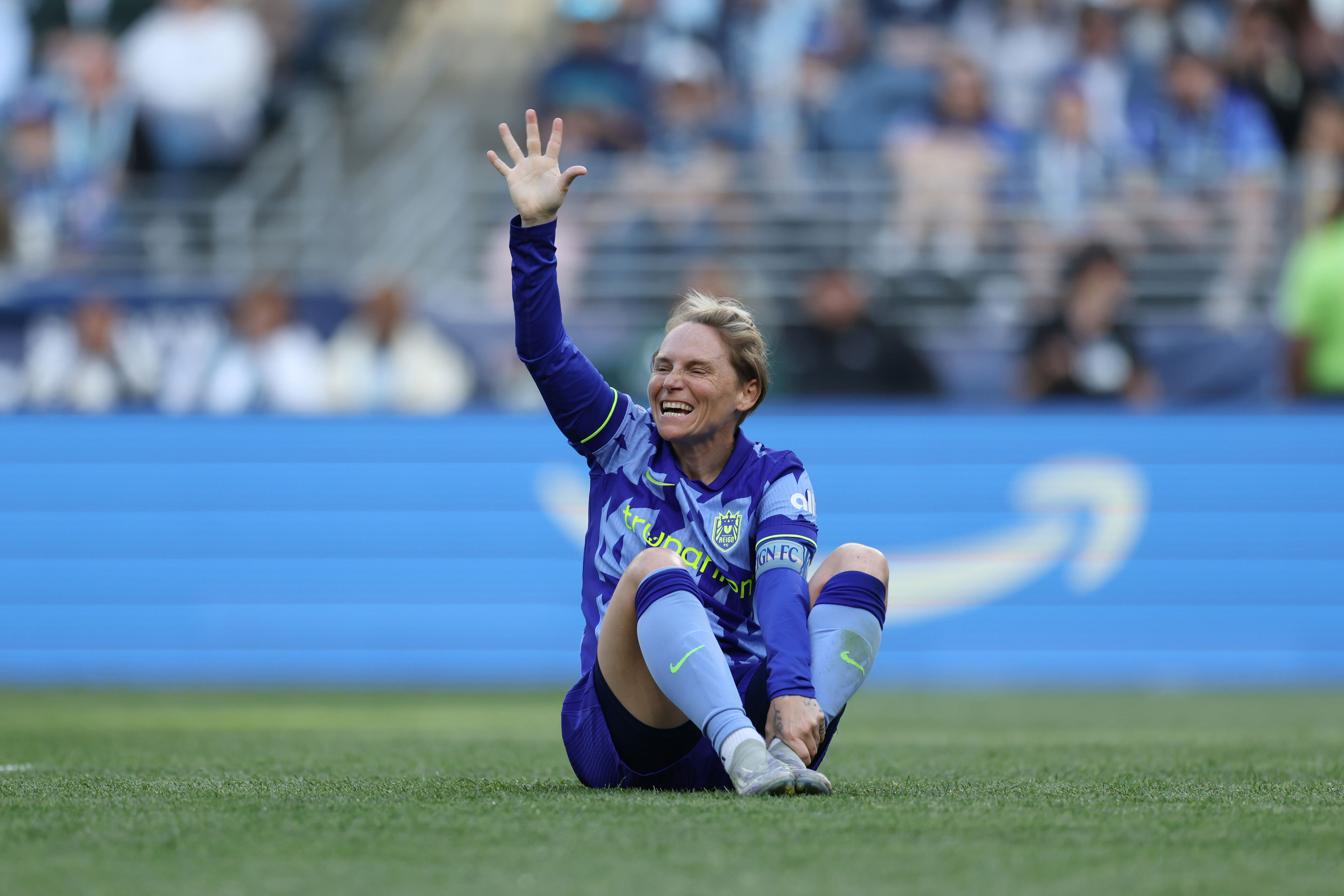 Seattle Reign head coach Laura Harvey provides update on Jess Fishlock ...