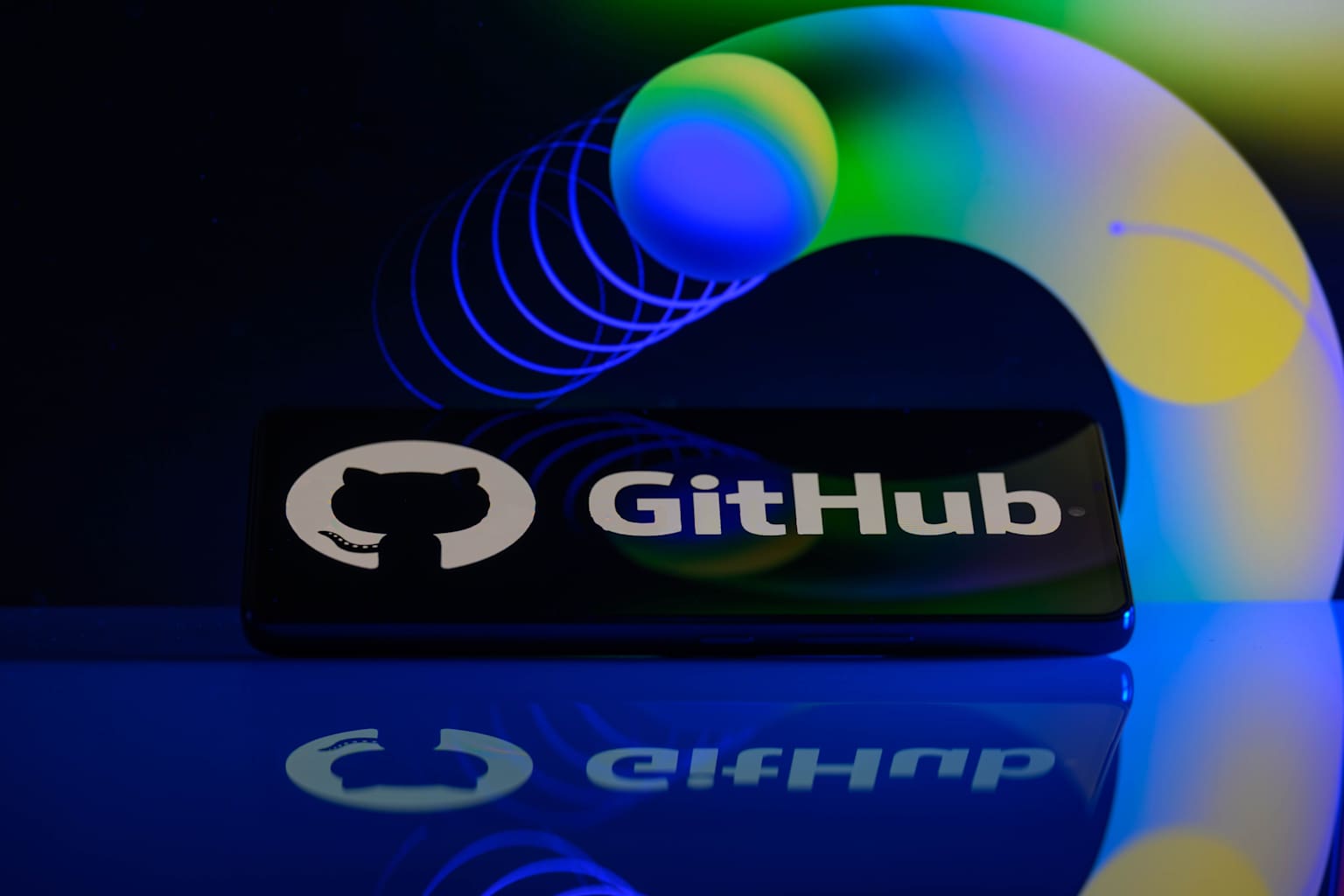 GitHub colapsa por la IA: aumentará su capacidad 30 veces