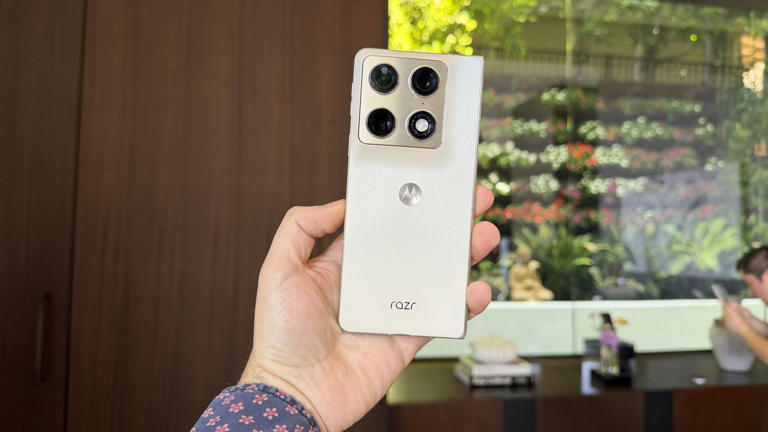After using Motorola's Razr Fold, the hardware impressed me — but its ...