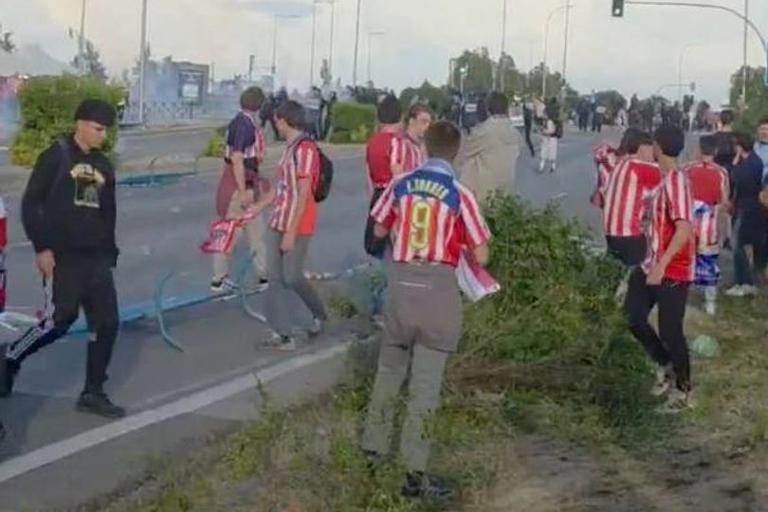 Arsenal fans tear gassed by police in chaotic Atletico Madrid Champions ...
