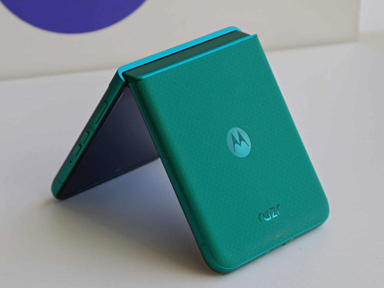 Motorola brings back the iconic Razr in 4 new foldables