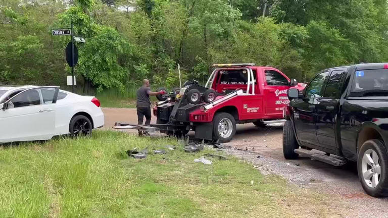 Crash in Arlington leaves 2 adults, 2 teens hospitalized