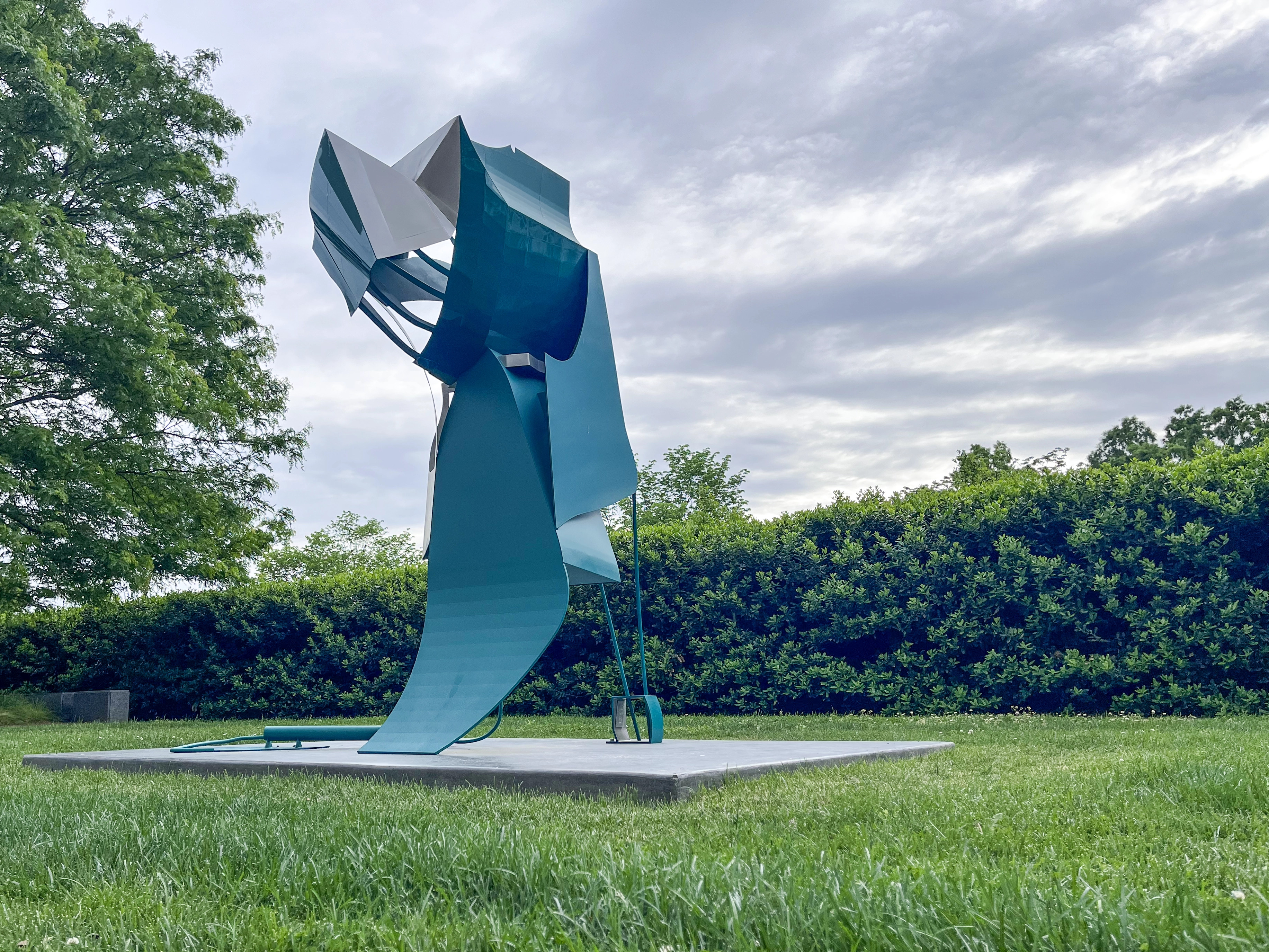 This 12-foot abstract sculpture near the National Mall embodies the ...