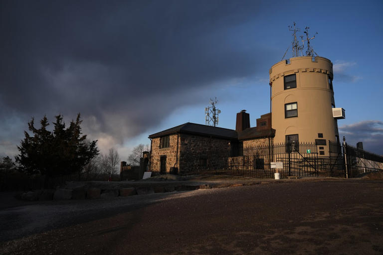 One of America’s oldest weather observatories shows people the science ...