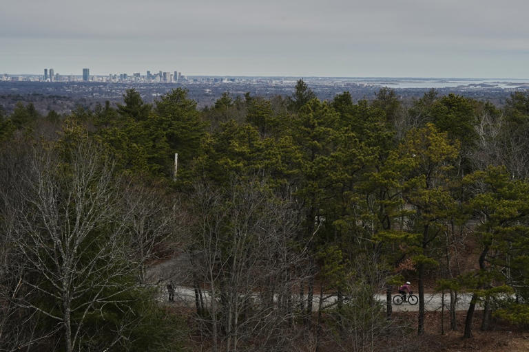 One of America’s oldest weather observatories shows people the science ...