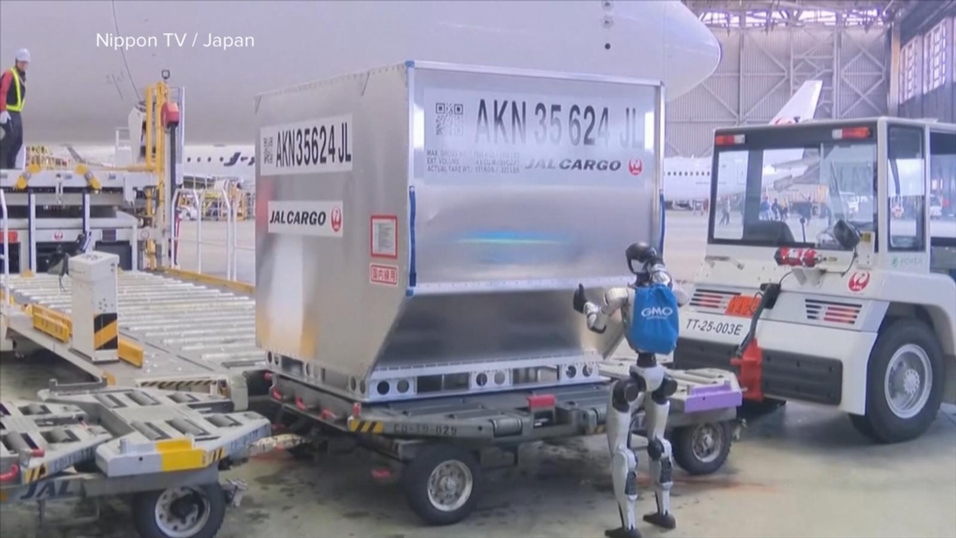 Humanoid robots will join baggage handlers at Tokyo's Haneda Airport