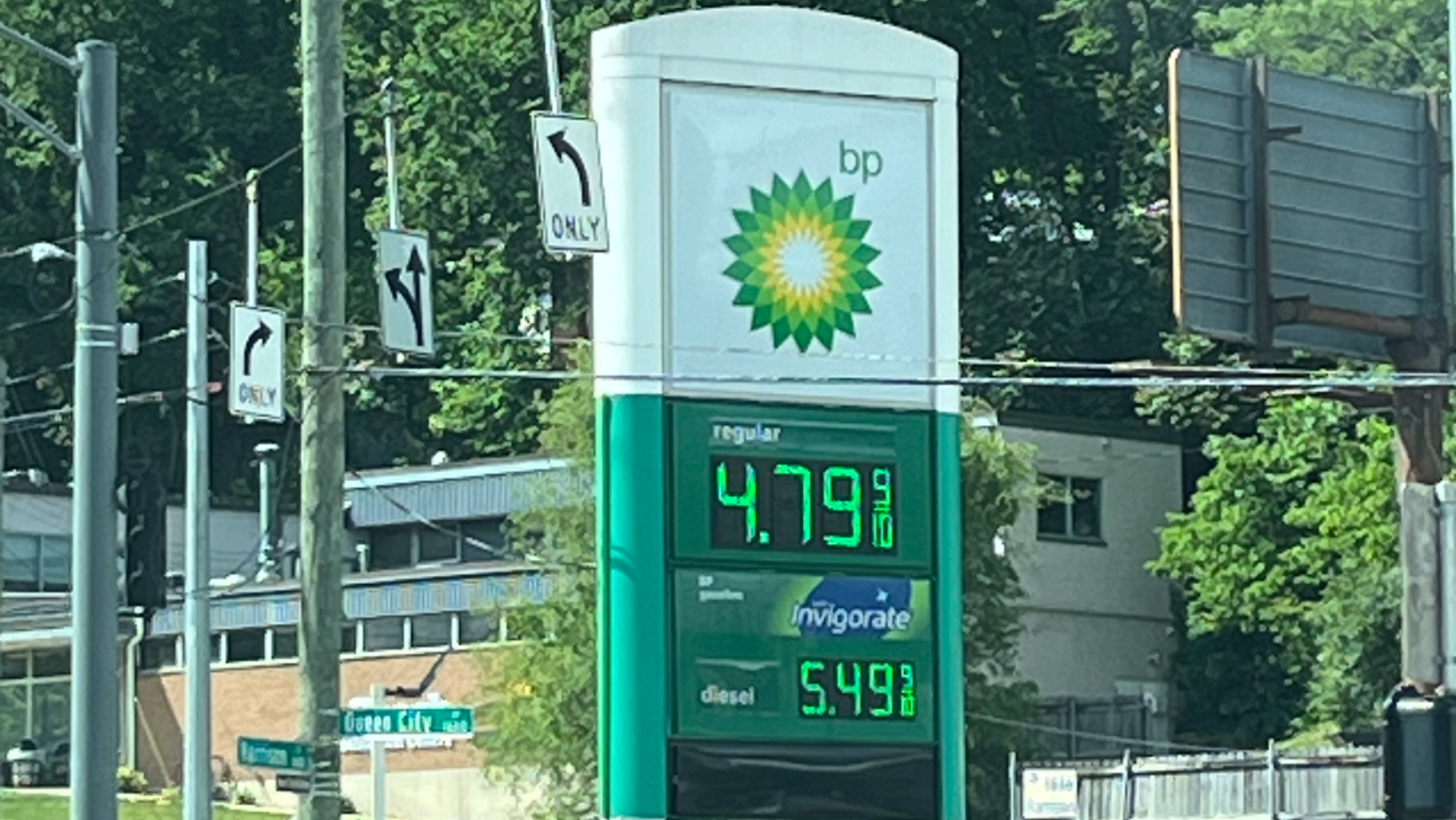 Gas prices rise again, average price per gallon now above $4 across ...