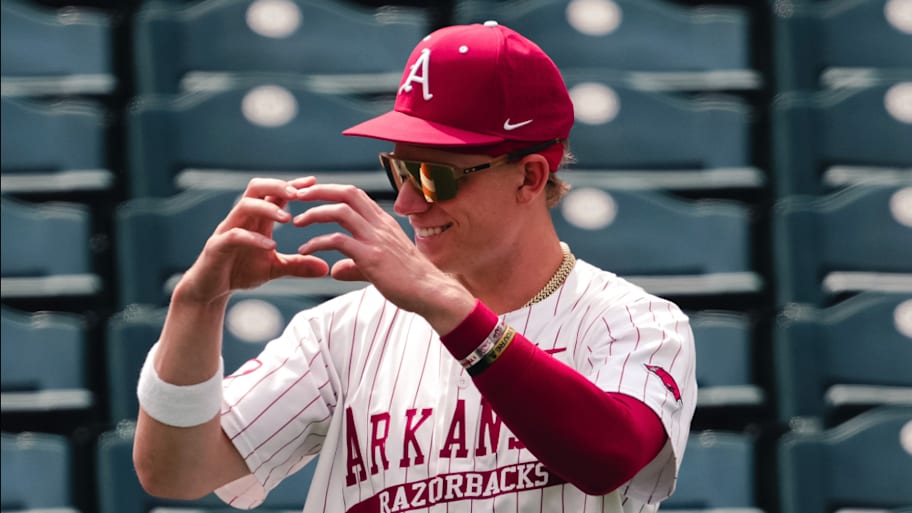 Arkansas gets right, bats hot to hold on in final mid-week game