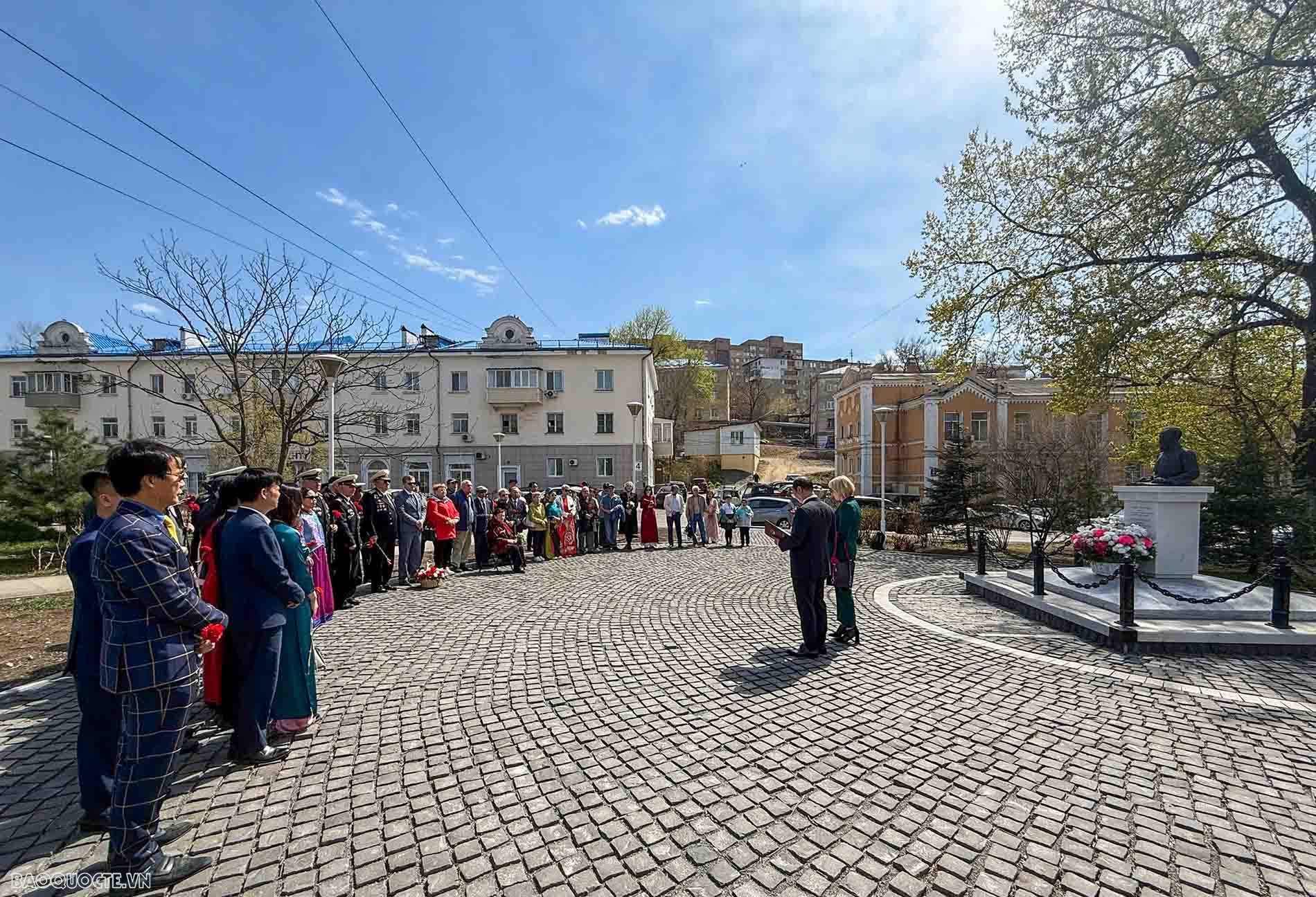 Xúc động và tự hào lễ kỷ niệm 51 năm ngày Giải phóng miền Nam tại Vladivostok (Liên bang Nga)
