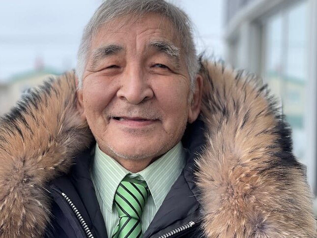 Alexander Sammurtok reste député du Nunavut, malgré des accusations d ...