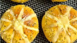 Roti manis lembut siap dinikmati