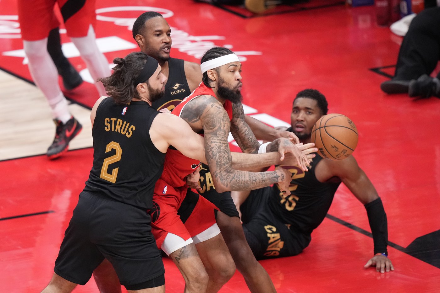 Brandon Ingram exits Raptors playoff game early with right heel ...