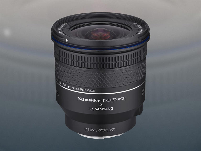 L-mount just got a significantly smaller ultra wide zoom