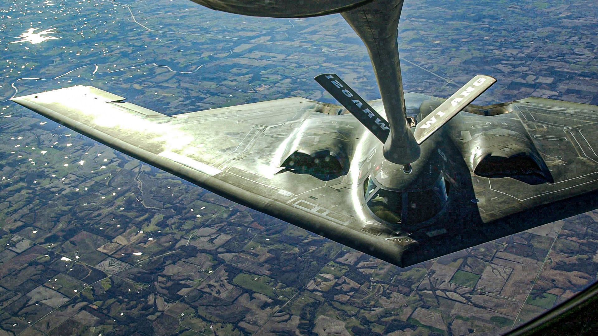 5 aerodynamic advantages of the B-2 Spirit for long-range stealth missions