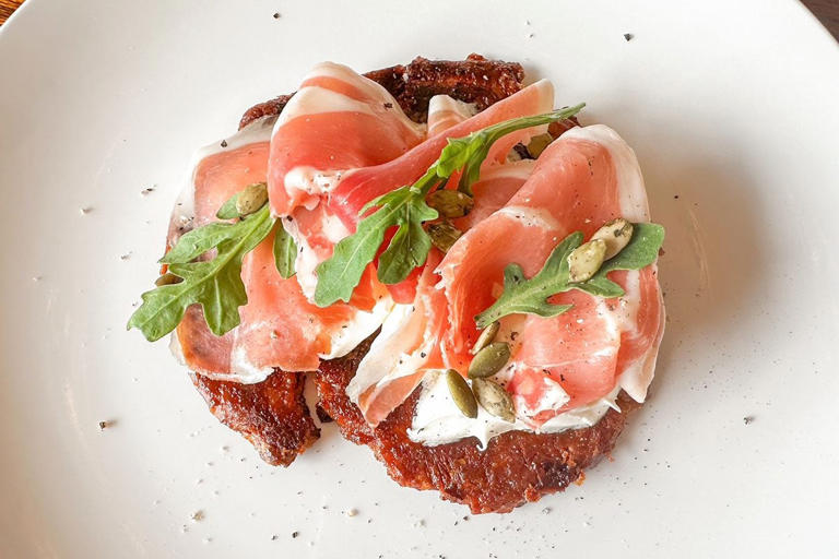 I tried the viral smashed croissant trend, and it might be my lunch ...