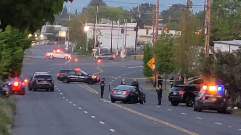 Woman in custody after police chase ends in 3-vehicle crash in NE Portland