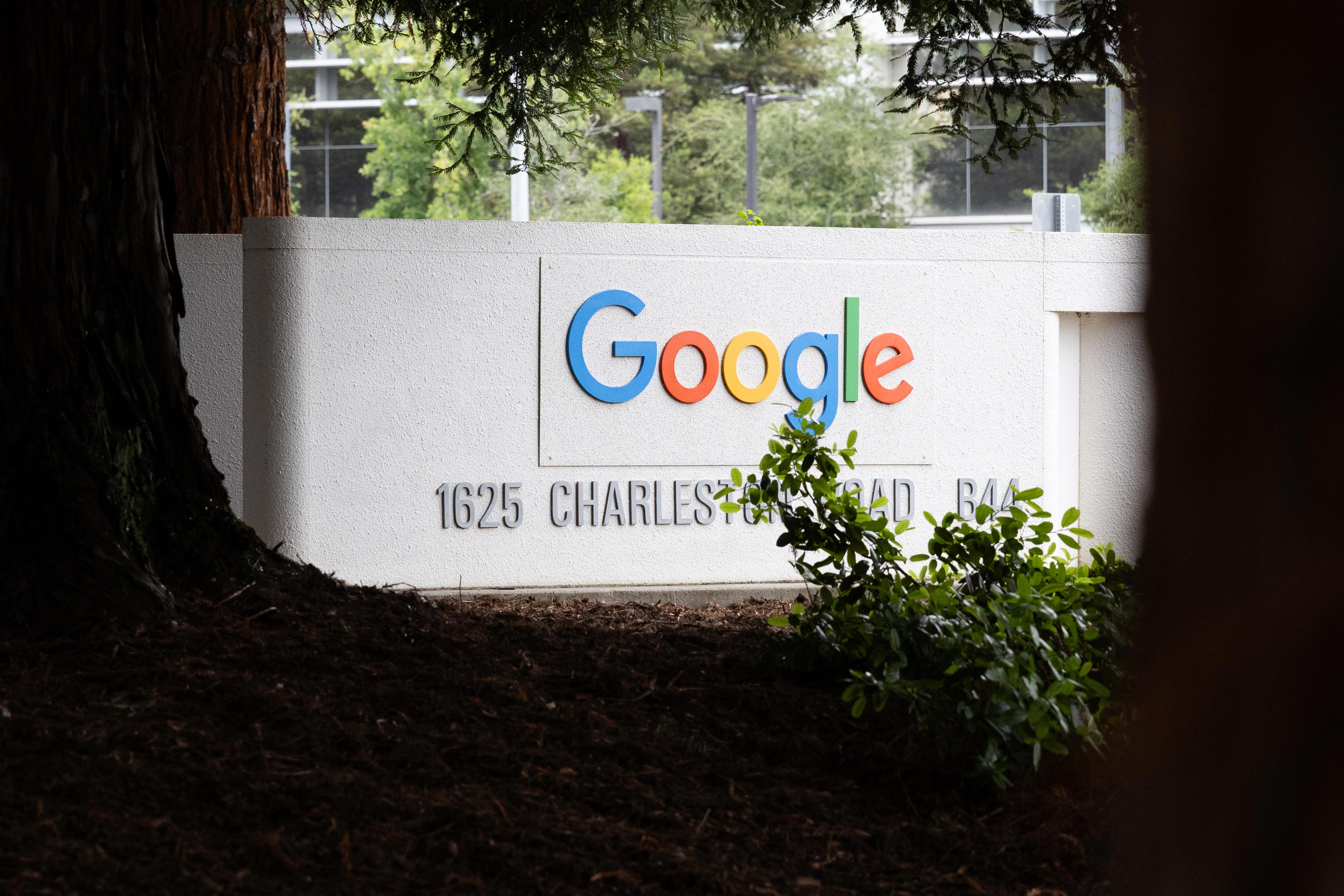 Google Is Paying Android Phone Owners $135 Million. Learn Why and Who's Eligible