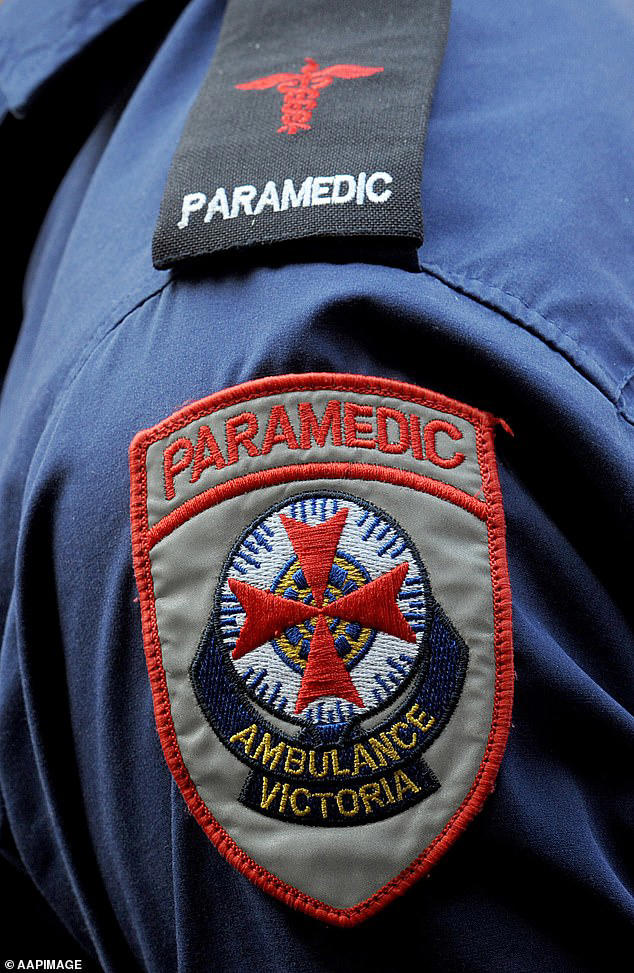 Paramedic stabbed in the face in savage unprovoked attack as he bought ...