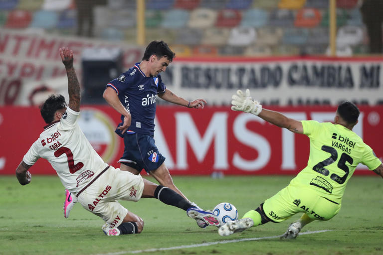 4-2. Universitario golea a Nacional y establece cuádruple empate en el ...