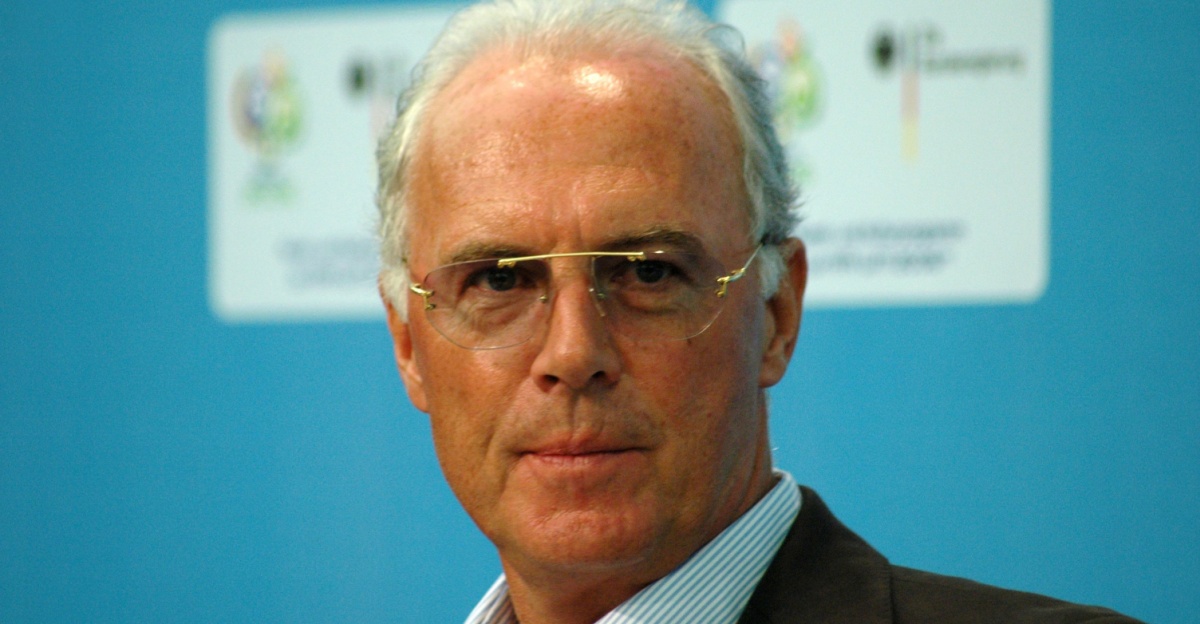 Franz Beckenbauer incluiu duas estrelas da Inglaterra, juntamente com Pelé, na sua lista dos «melhores de todos os tempos»