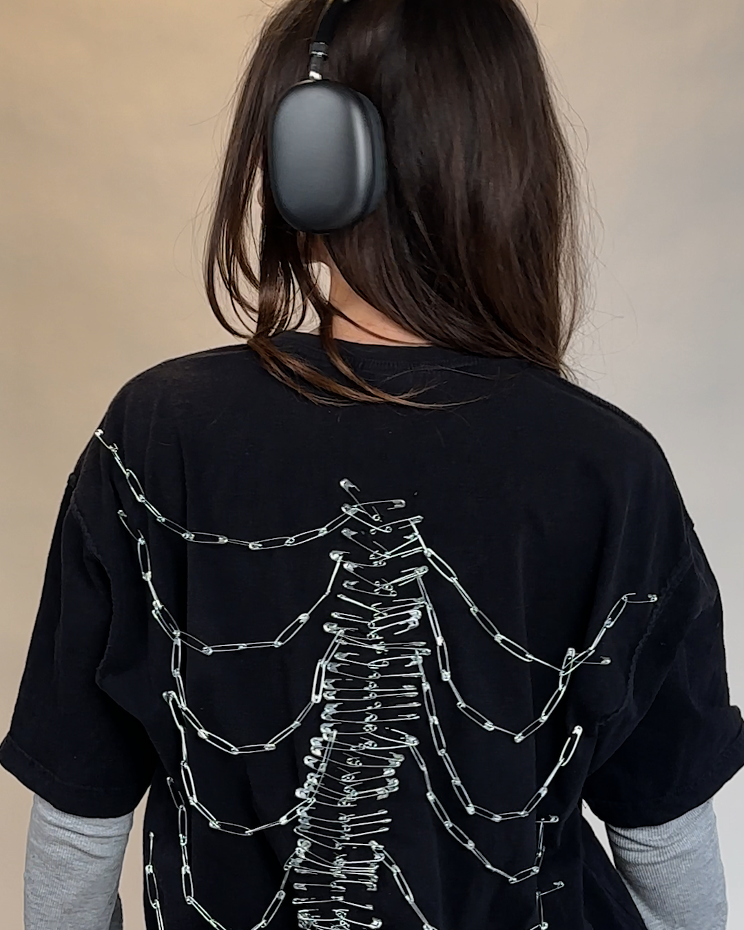 Accessorize your shirt using safety pins🧷