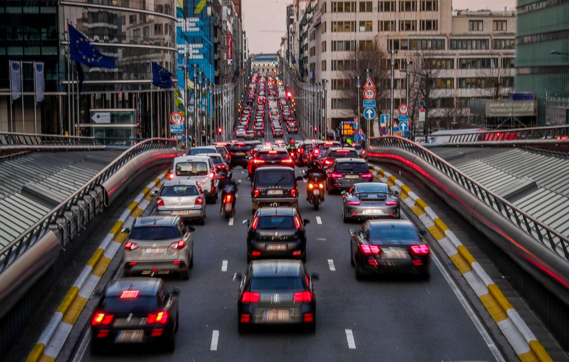 Καύσιμα: Η ΕΕ έχει χάσει τη μπάλα και δίνει οδηγίες-σοκ