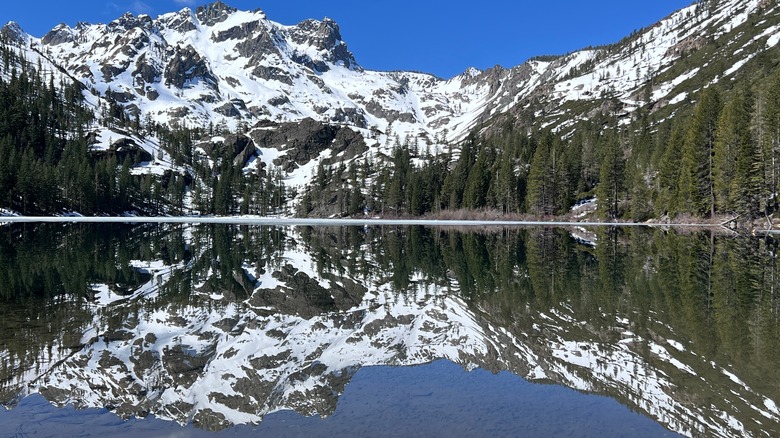 America's 'Loneliest Town' Is A West Coast Mountain Beauty That Was Once Nearly The Size Of Los Angeles