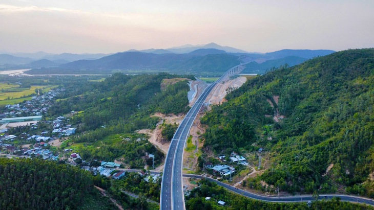 Vì sao 2 đoạn cao tốc Bắc - Nam qua Phú Yên lại lỗi hẹn?