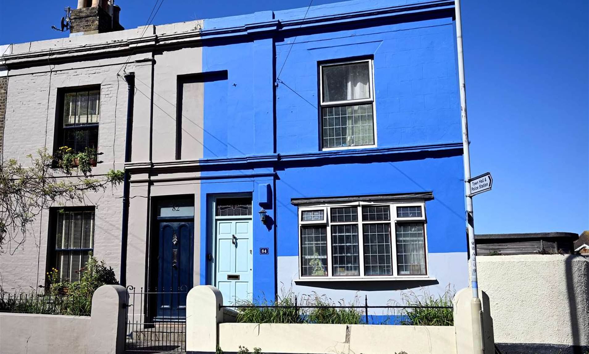 OAP who painted her home blue to brighten up street is ordered to make ...