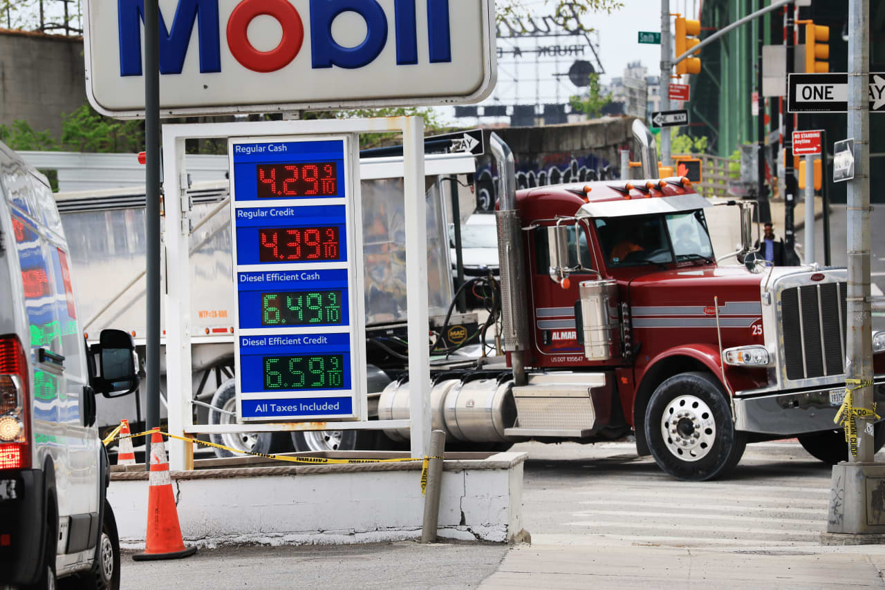 Oil prices fall after spike to four-year high. Why Iran war fears are ...