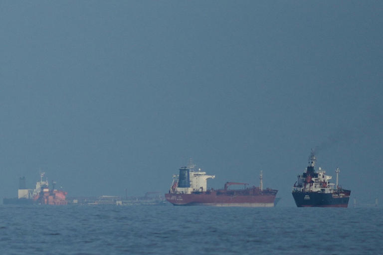 Brent crude tops $125 a barrel on Iran war worries, while world stocks ...