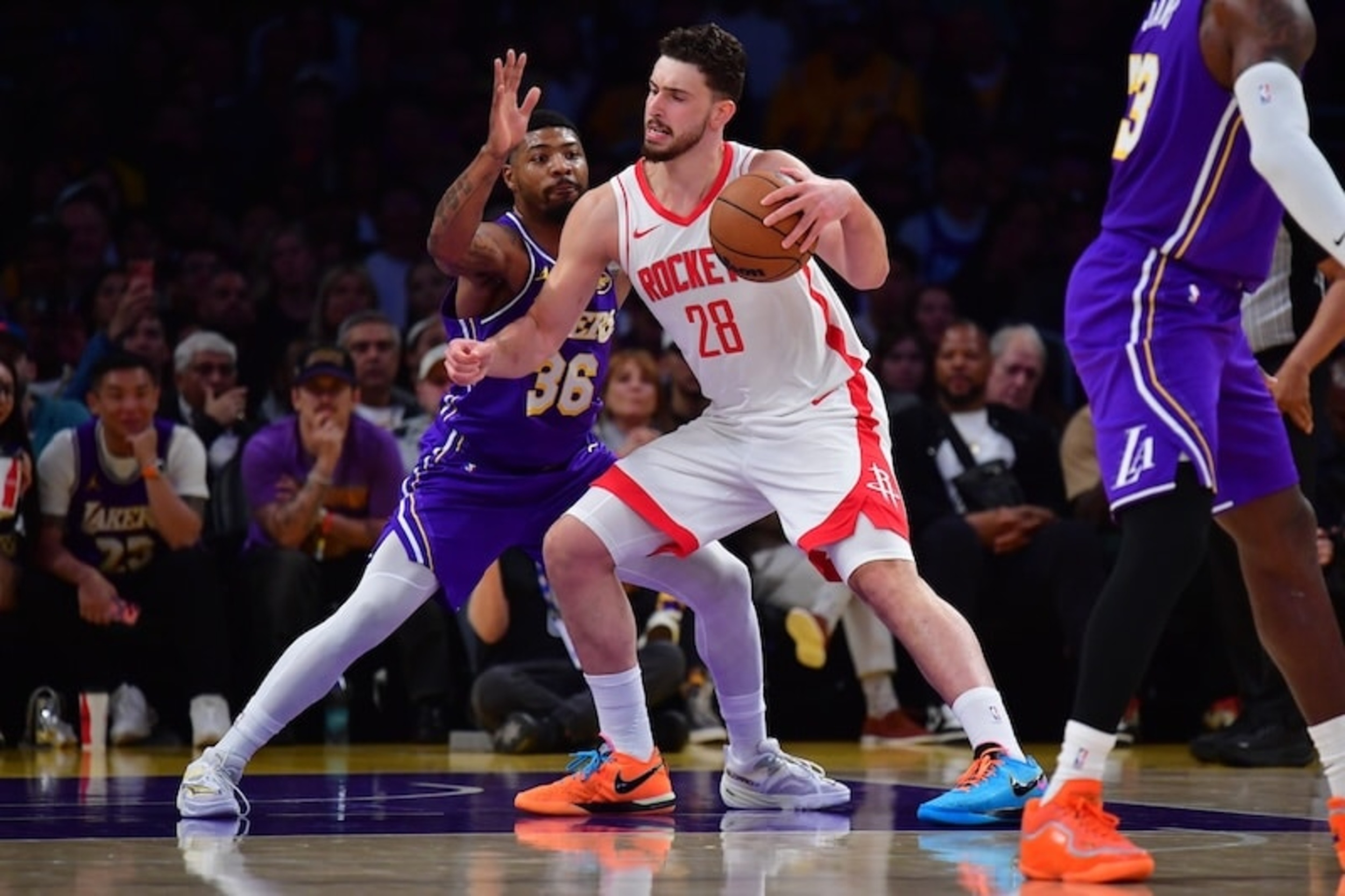 Lakers fail to close out Rockets in game 5 at home