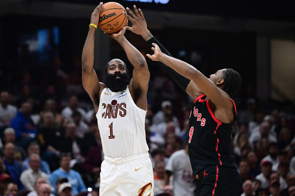 Schroder, Mobley rally Cavaliers in 4th quarter for 125-120 win over ...