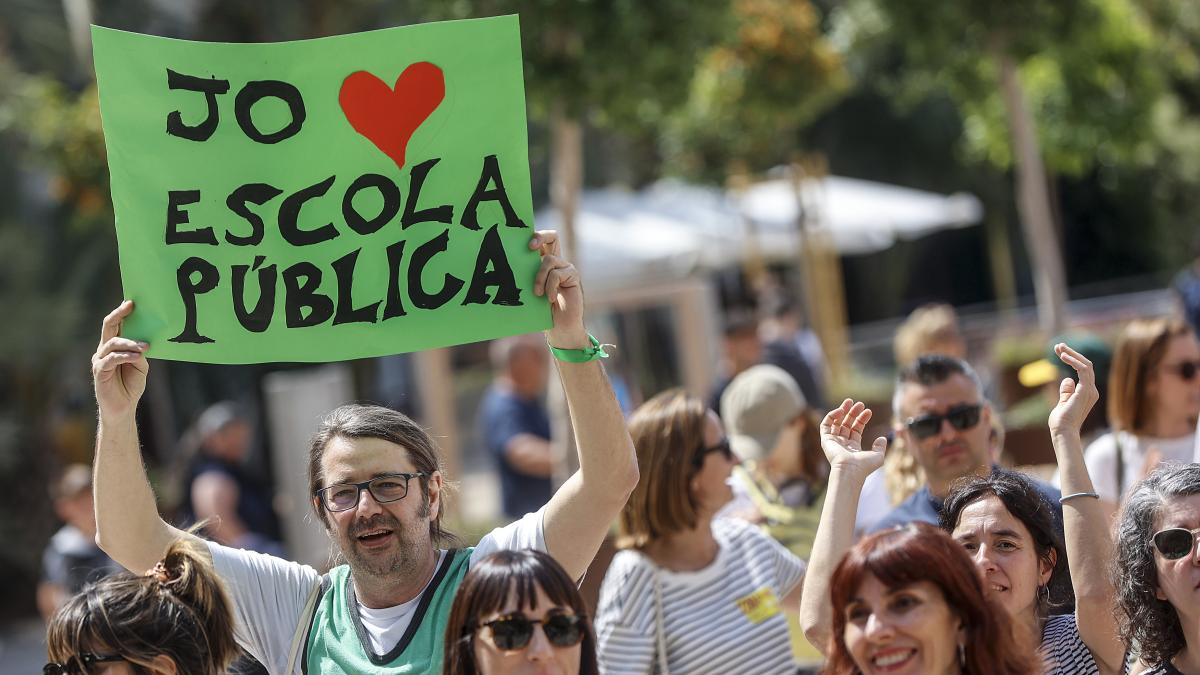 Los sindicatos convocan huelga indefinida en la educación valenciana a ...