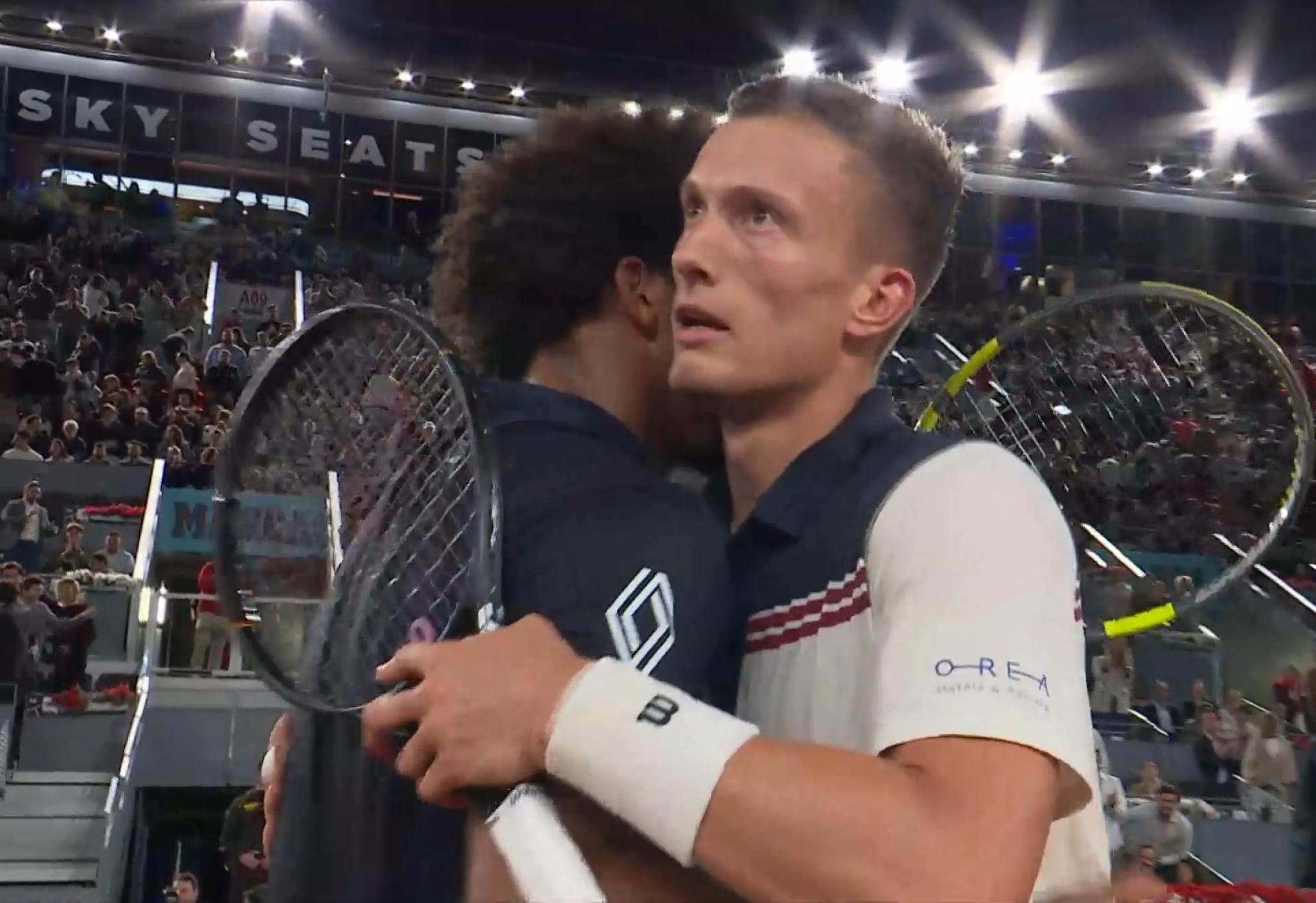 Arthur Fils sigue ganando y se enfrenta a Jannik Sinner en Madrid.