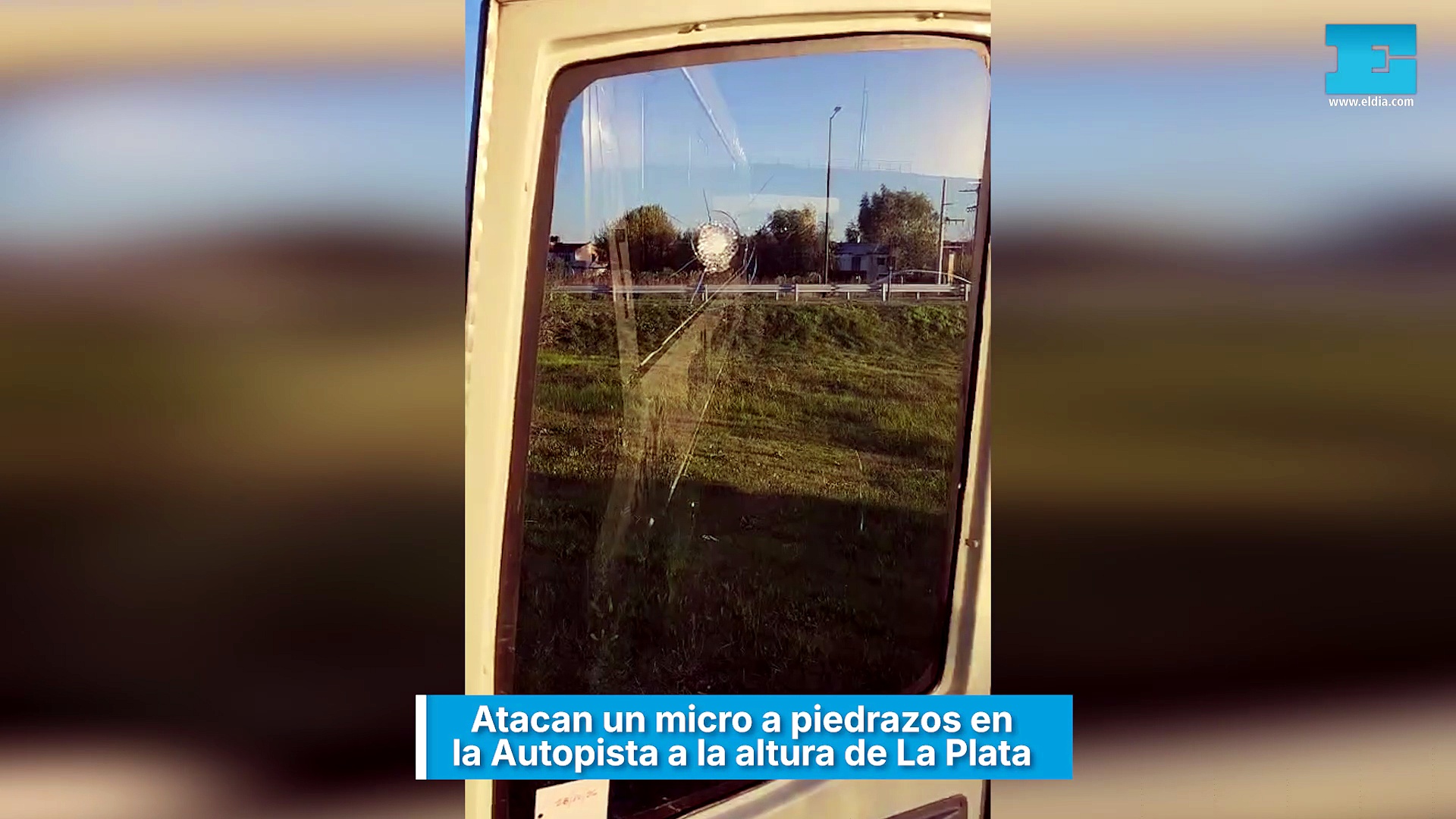 Atacan un micro a piedrazos en la autopista a la altura de La Plata