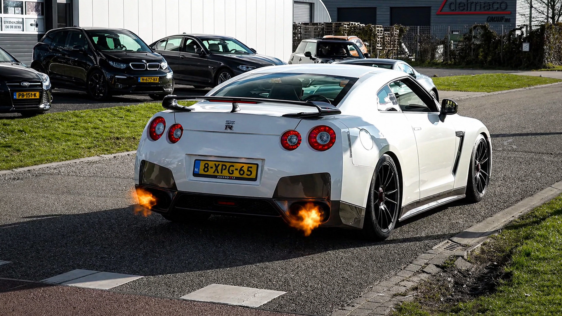 Nissan GT-R R35 shoots flames during hard launch on public street