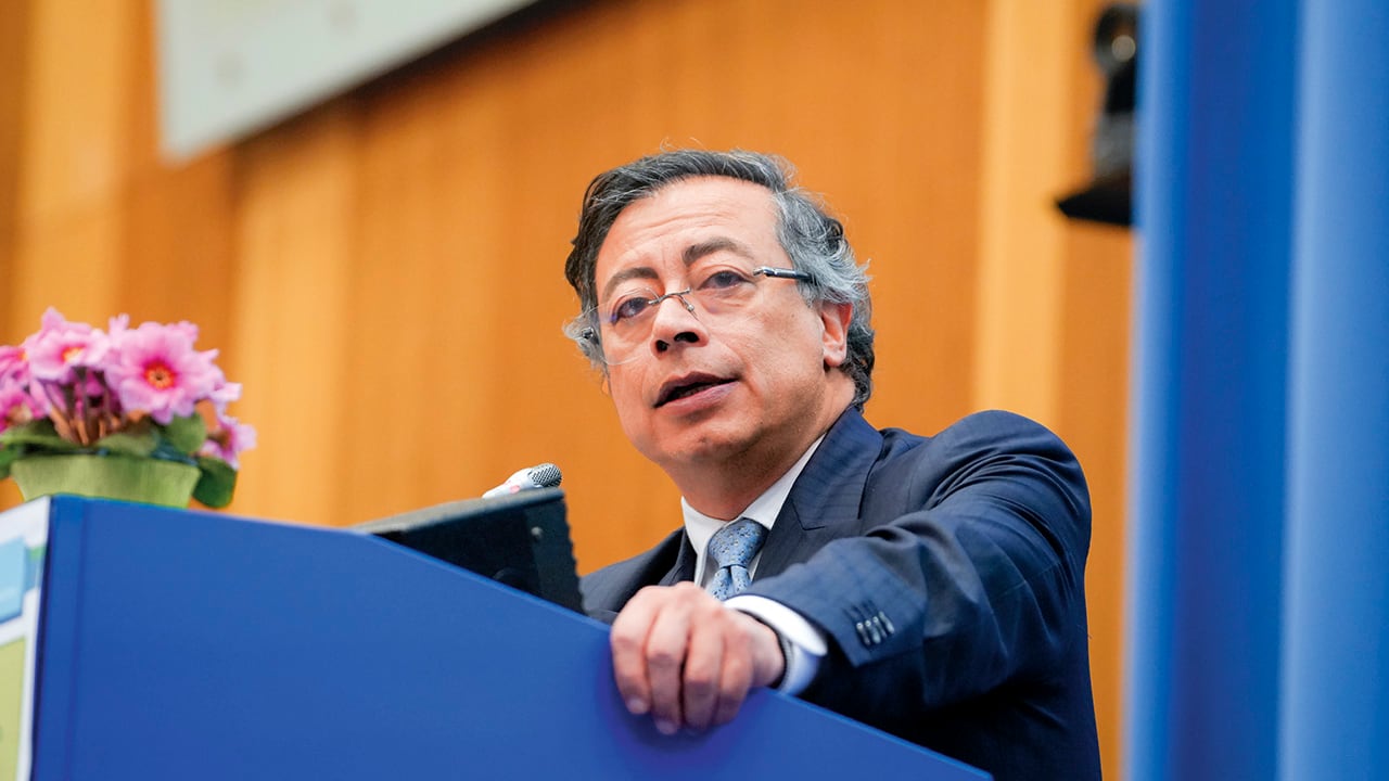 Gustavo Petro denuncia secuestro de tres colombianos en aguas ...