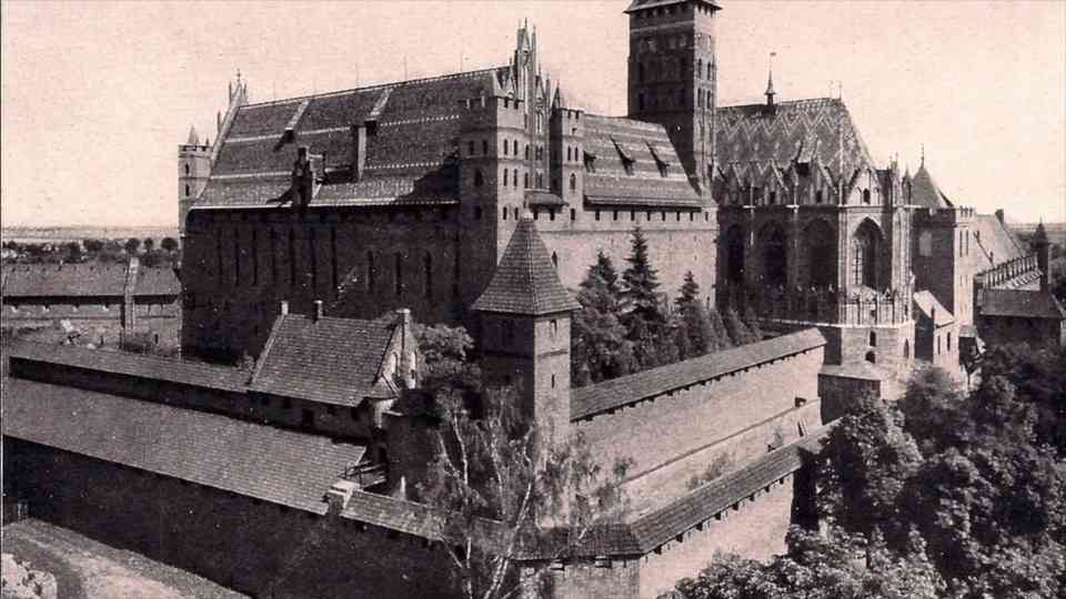 What destroyed castles changed war forever
