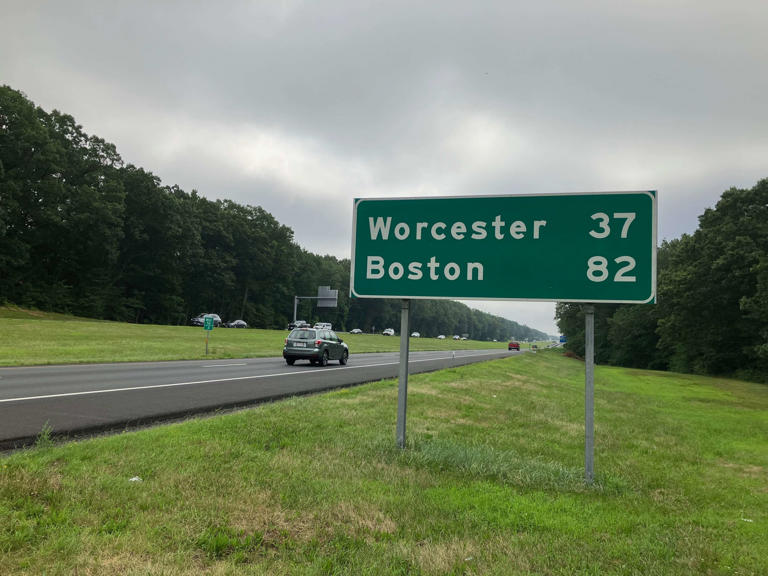 Tractor-trailer crash on busy Mass. highway causing significant delays ...