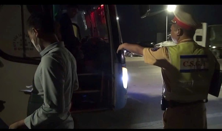 Chở vượt quá 21 người so với quy định, xe khách bị phạt 157 triệu đồng