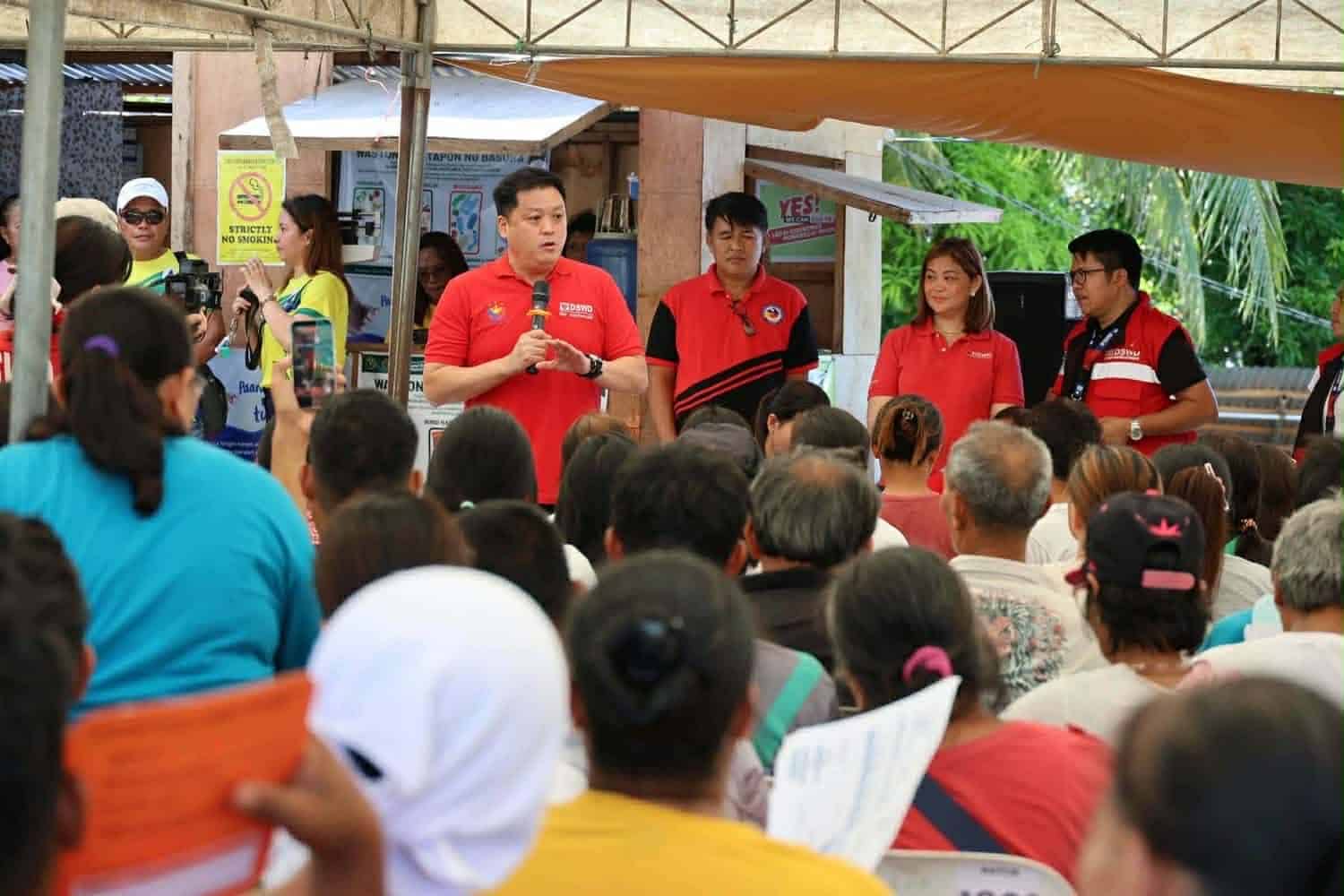 Mayon evacuees get P10,000 aid from DSWD