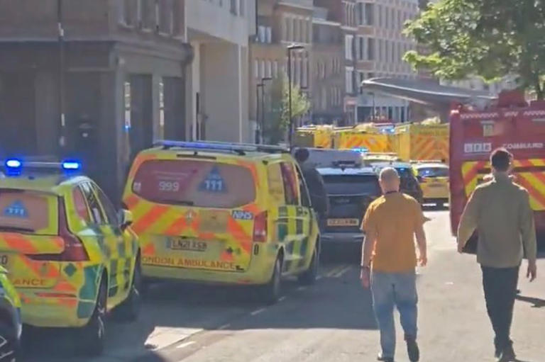 Farringdon Station closed over gas leak after multiple passengers unwell